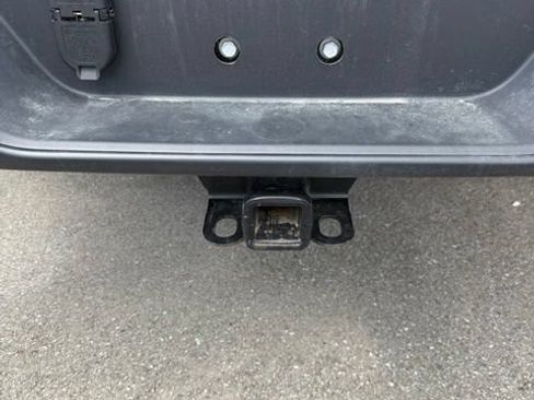 Used 2025 Jeep Gladiator Sport AWD/4WD image 8