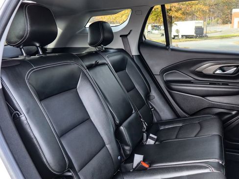 Used 2023 GMC Terrain SLT image 16