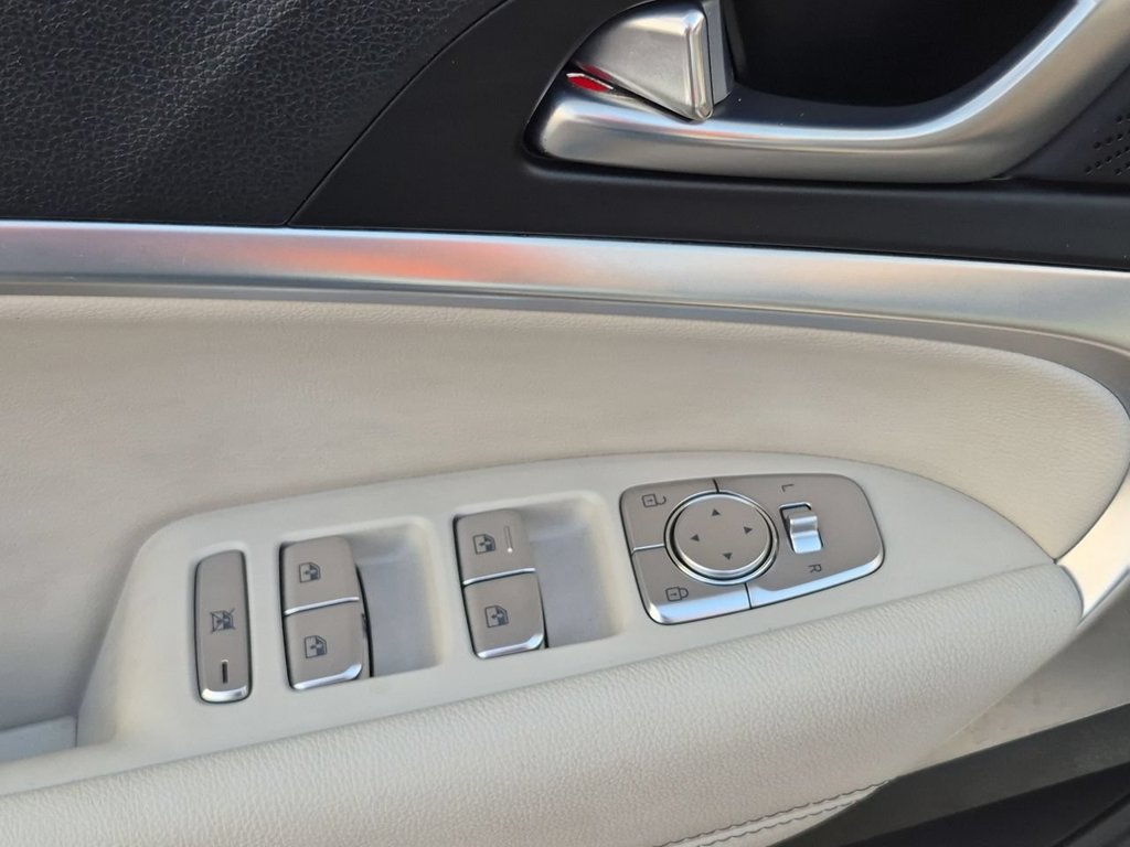 Used 2024 Genesis G70 2.5T AWD/4WD image 23