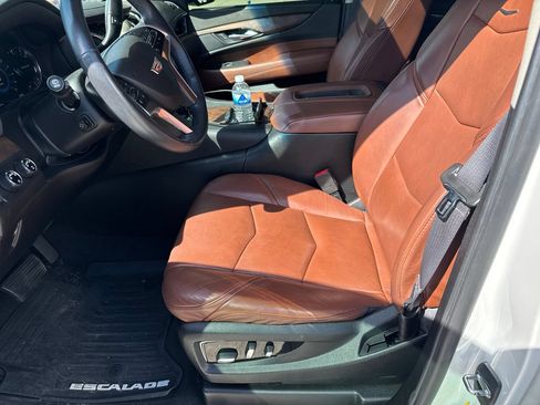 Used 2017 Cadillac Escalade Premium Luxury AWD/4WD image 5