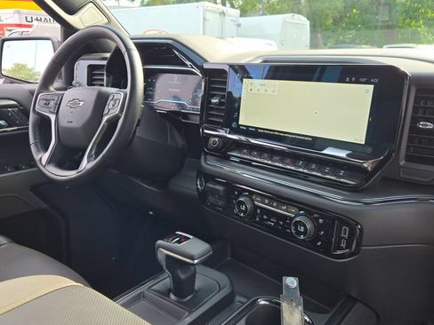 Used 2023 Chevrolet Silverado 1500 ZR2 w/ Technology Package AWD/4WD image 8
