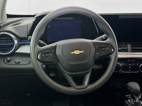 Used 2025 Chevrolet Trax LT image 17