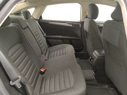 Used 2019 Ford Fusion SE FWD image 19