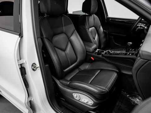 Used 2022 Porsche Macan GTS AWD/4WD image 25