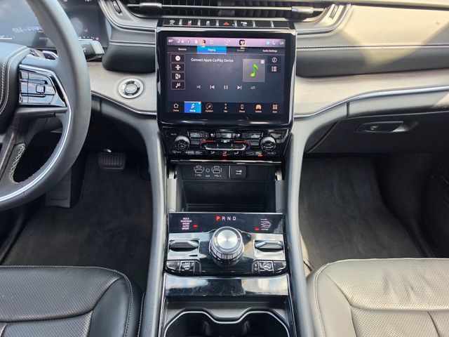 Used 2023 Jeep Grand Cherokee Overland AWD/4WD image 32