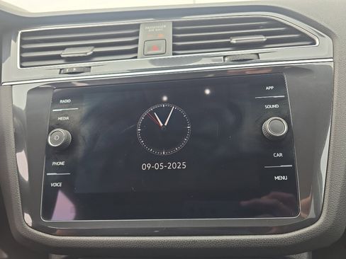 Used 2024 Volkswagen Tiguan SE image 21