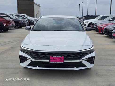 Certified 2025 Hyundai Elantra Sport FWD image 4