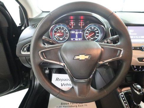 Used 2018 Chevrolet Cruze LS FWD image 17