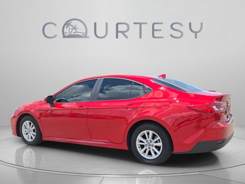 Used 2025 Toyota Camry LE FWD image 3