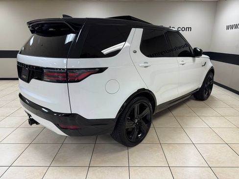 Used 2024 Land Rover Discovery Dynamic SE AWD/4WD image 6