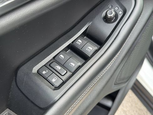Used 2023 Jeep Grand Cherokee L Laredo AWD/4WD image 8
