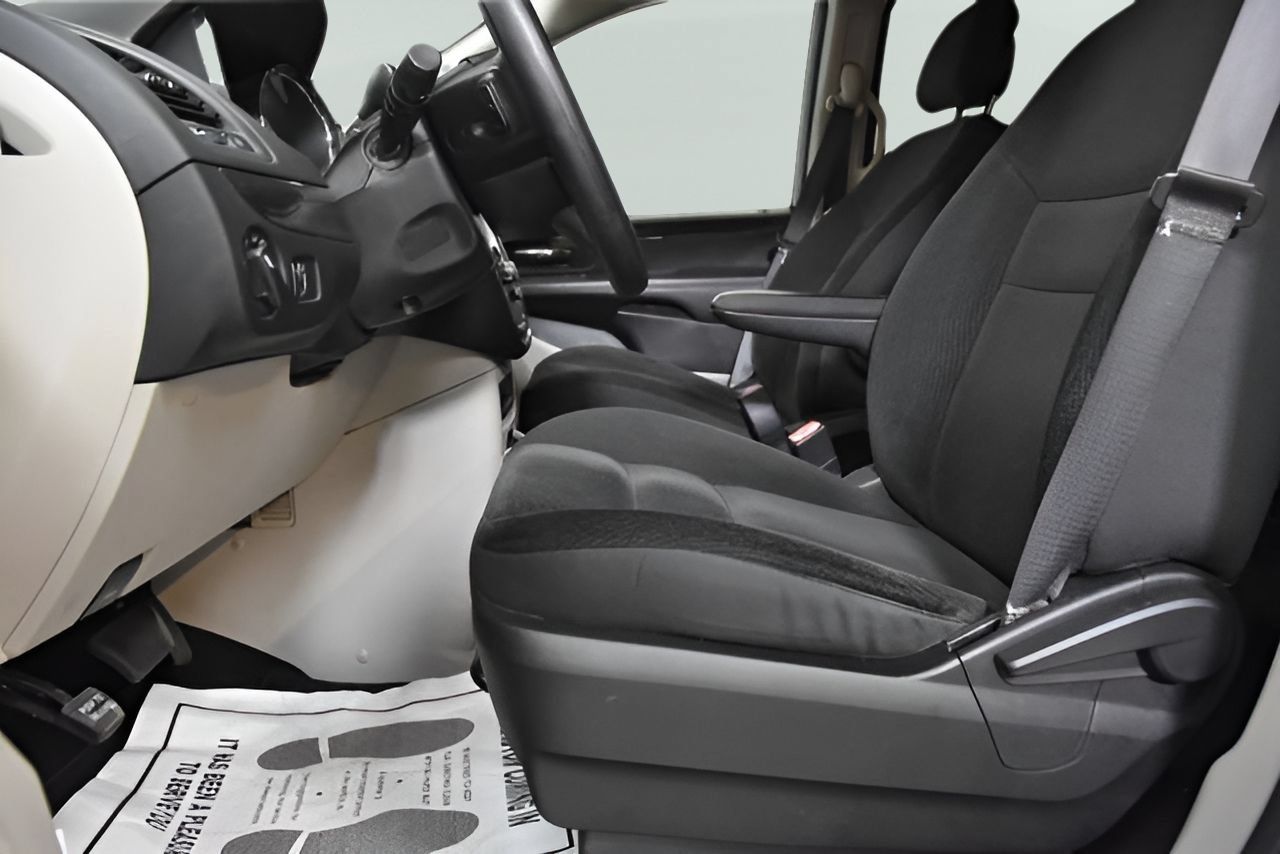Used 2018 Dodge Grand Caravan SE w/ UConnect Hands-Free Group FWD image 11