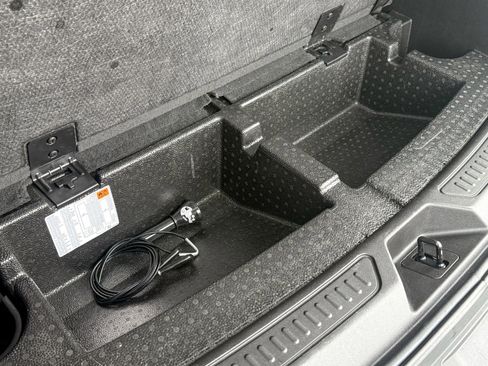 Used 2023 GMC Acadia SLE w/ Driver Convenience Package image 14