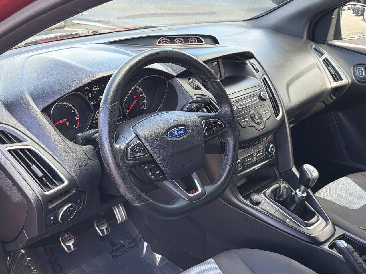 Used 2018 Ford Focus ST FWD image 36