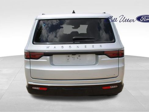 Used 2024 Jeep Wagoneer L Series II RWD image 6