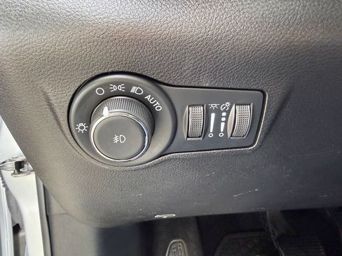 Used 2025 Jeep Compass Trailhawk AWD/4WD image 23