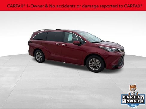 Used 2026 Toyota Sienna XLE image 2