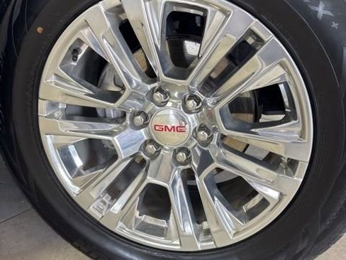 Used 2025 GMC Yukon XL Denali AWD/4WD image 16
