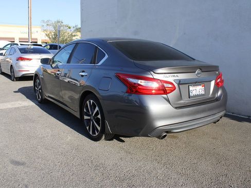 Used 2016 Nissan Altima 2.5 SR FWD image 2