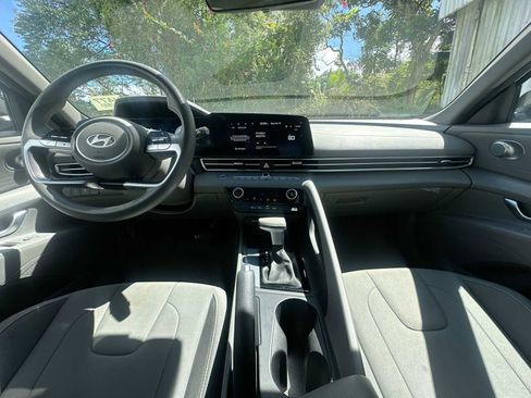 Used 2024 Hyundai Elantra SEL image 11