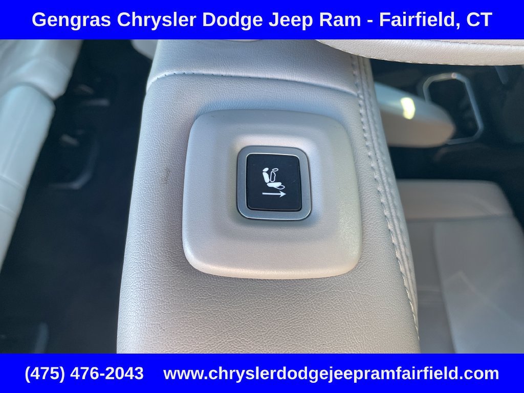 Certified 2025 Jeep Wagoneer Series II AWD/4WD image 30