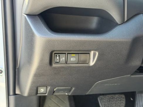 Used 2025 Toyota RAV4 XLE AWD/4WD image 25