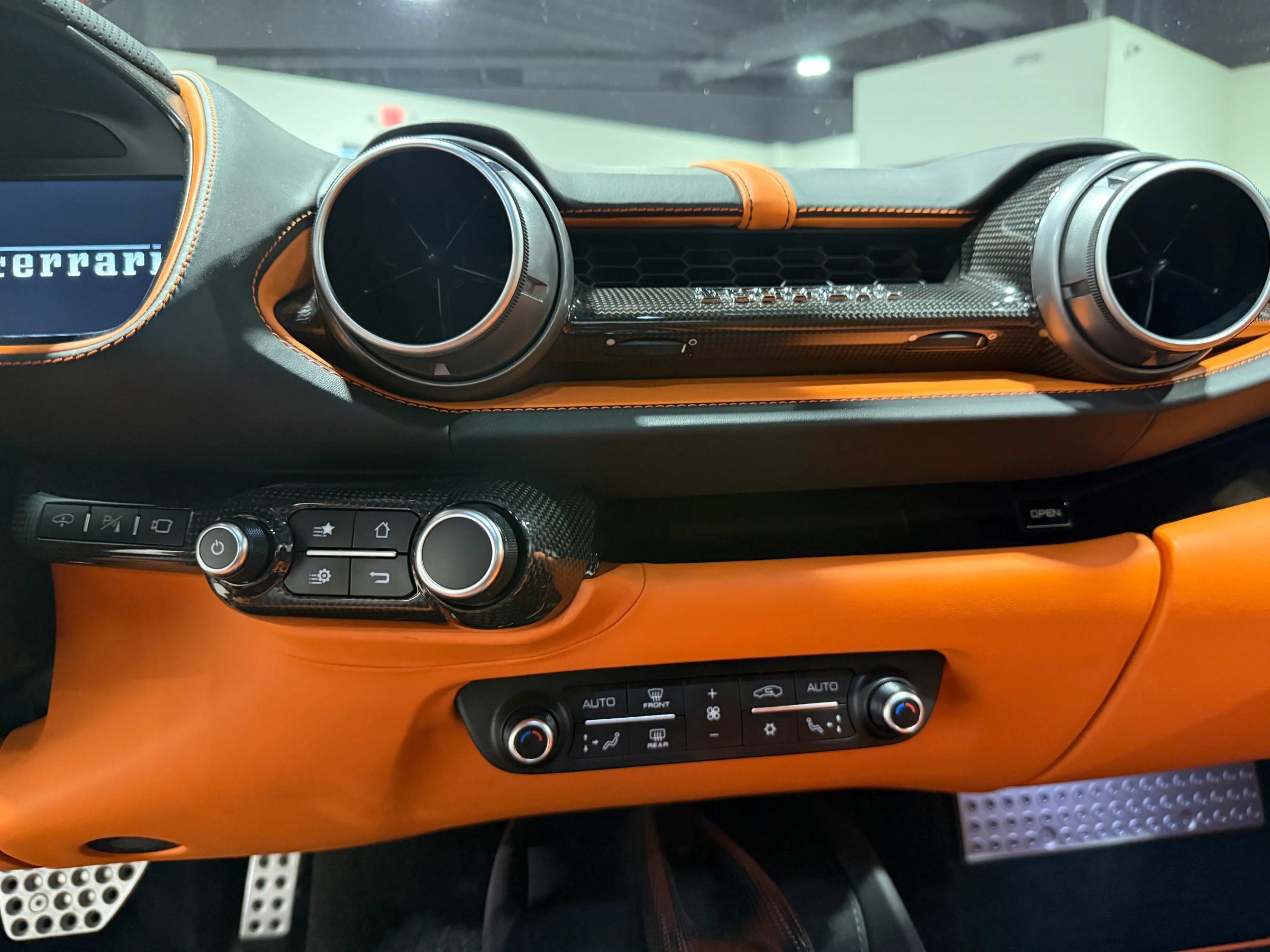 Used 2020 Ferrari 812 Superfast RWD image 51