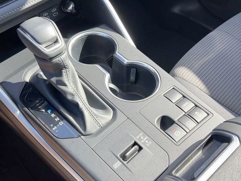 Used 2024 Toyota Highlander LE image 32