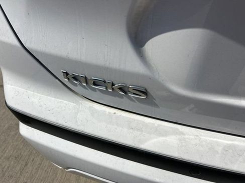 Used 2022 Nissan Kicks S FWD image 4