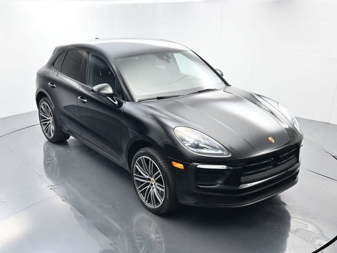 Certified 2025 Porsche Macan image 43