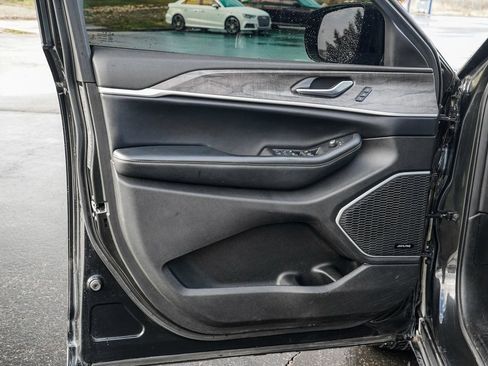 Used 2023 Jeep Grand Cherokee L Limited w/ Black Appearance Package image 9