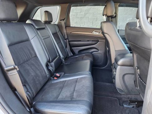 Used 2018 Jeep Grand Cherokee Altitude image 10