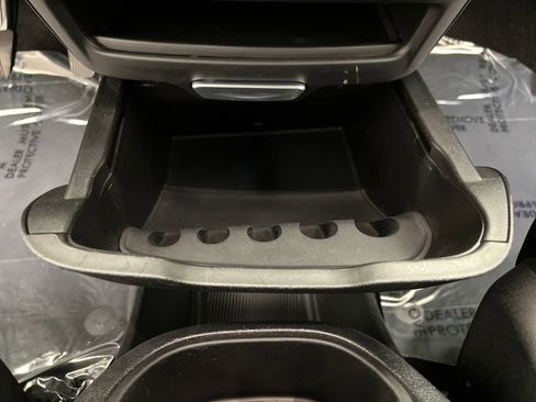 Used 2025 Chrysler Pacifica Select FWD image 45