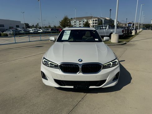 Used 2024 BMW 330i Sedan w/ Premium Package RWD image 3