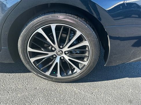 Used 2020 Toyota Camry SE image 19