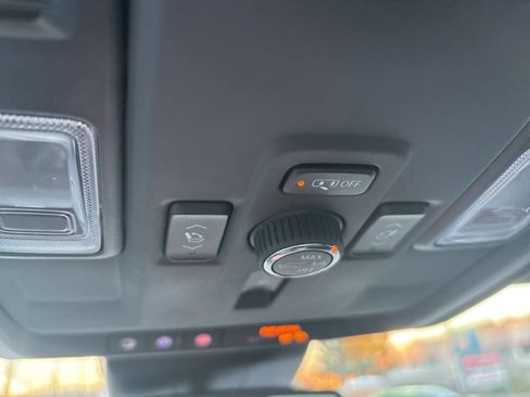 Used 2025 GMC Yukon XL Denali image 29