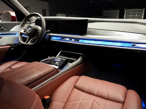 Used 2023 BMW i7 xDrive60 w/ Parking Assistance Package image 57