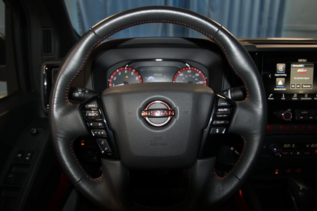 Used 2025 Nissan Frontier PRO-4X AWD/4WD image 11