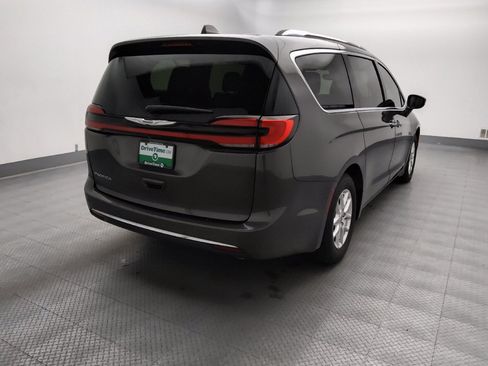 Used 2021 Chrysler Pacifica Touring-L FWD image 7