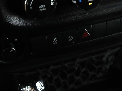 Used 2015 Jeep Wrangler Unlimited Sport w/ Quick Order Package 24S AWD/4WD image 12
