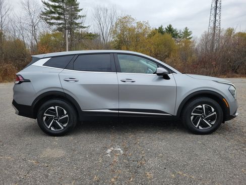 Used 2024 Kia Sportage LX image 4