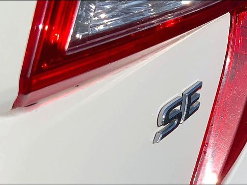 Used 2012 Toyota Camry SE FWD image 9