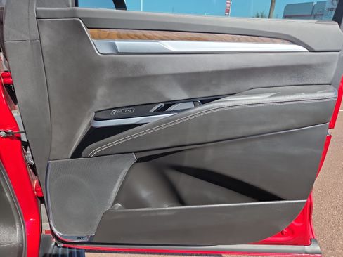 Used 2025 Cadillac Escalade Premium Luxury Platinum w/ LPO, Floor Liner Package AWD/4WD image 17