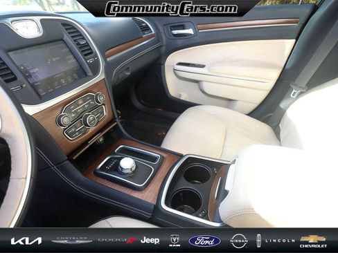 Used 2015 Chrysler 300 C Platinum w/ Harman/Kardon Audio Group image 19