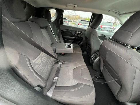 Used 2019 Jeep Cherokee Latitude w/ Cold Weather Group AWD/4WD image 23