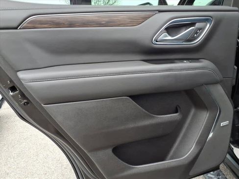 Used 2022 Chevrolet Tahoe Z71 w/ Luxury Package image 11