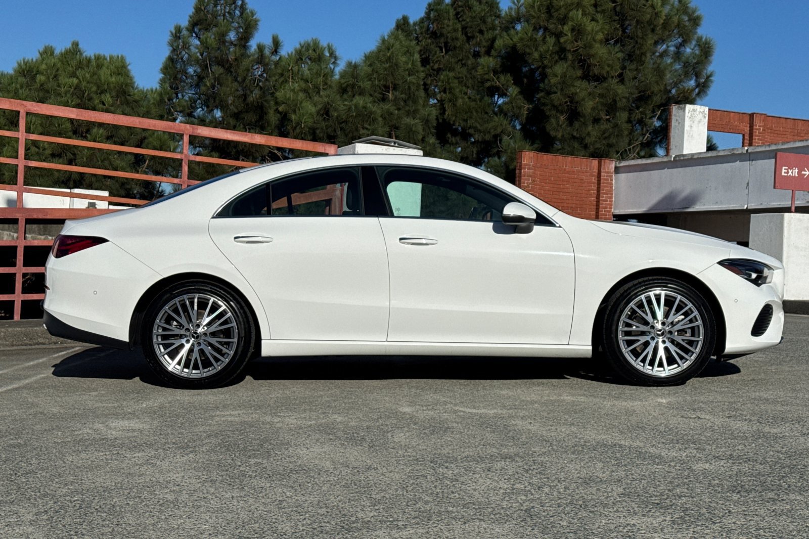Used 2025 Mercedes-Benz CLA 250 image 3