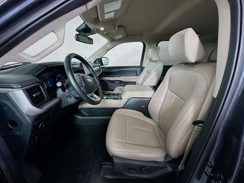 Used 2024 Ford Expedition Max XLT image 13