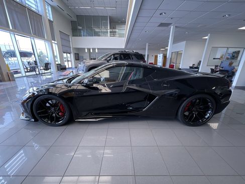 Used 2025 Chevrolet Corvette Z06 RWD image 5