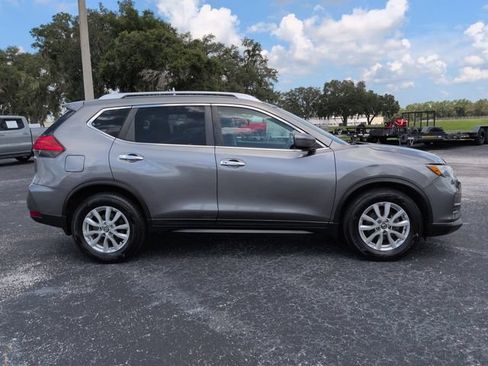 Used 2017 Nissan Rogue SV FWD image 4